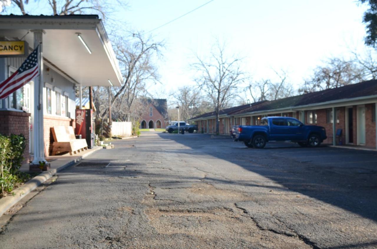 The Oak Motel La Grange Exterior photo