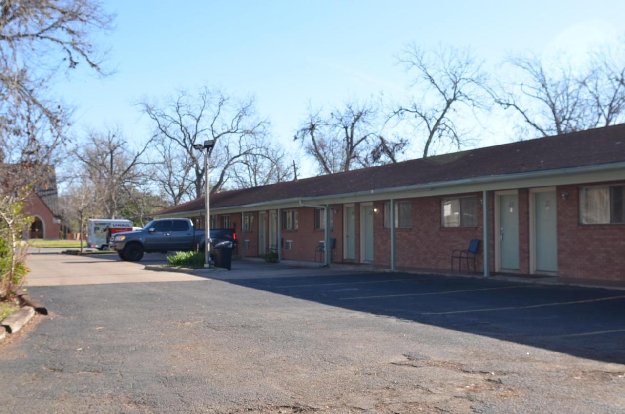 The Oak Motel La Grange Exterior photo
